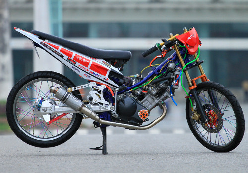 Exciter "không đụng hàng" của một dân chơi Đà Nẵng, từng giành giải nhất cuộc thi thiết kế trang trí xe đẹp của Yamaha năm 2013.