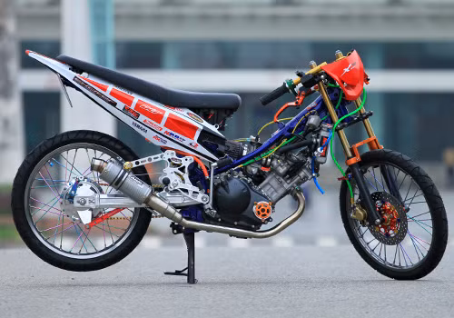 Exciter "không đụng hàng" của một dân chơi Đà Nẵng, từng giành giải nhất cuộc thi thiết kế trang trí xe đẹp của Yamaha năm 2013.