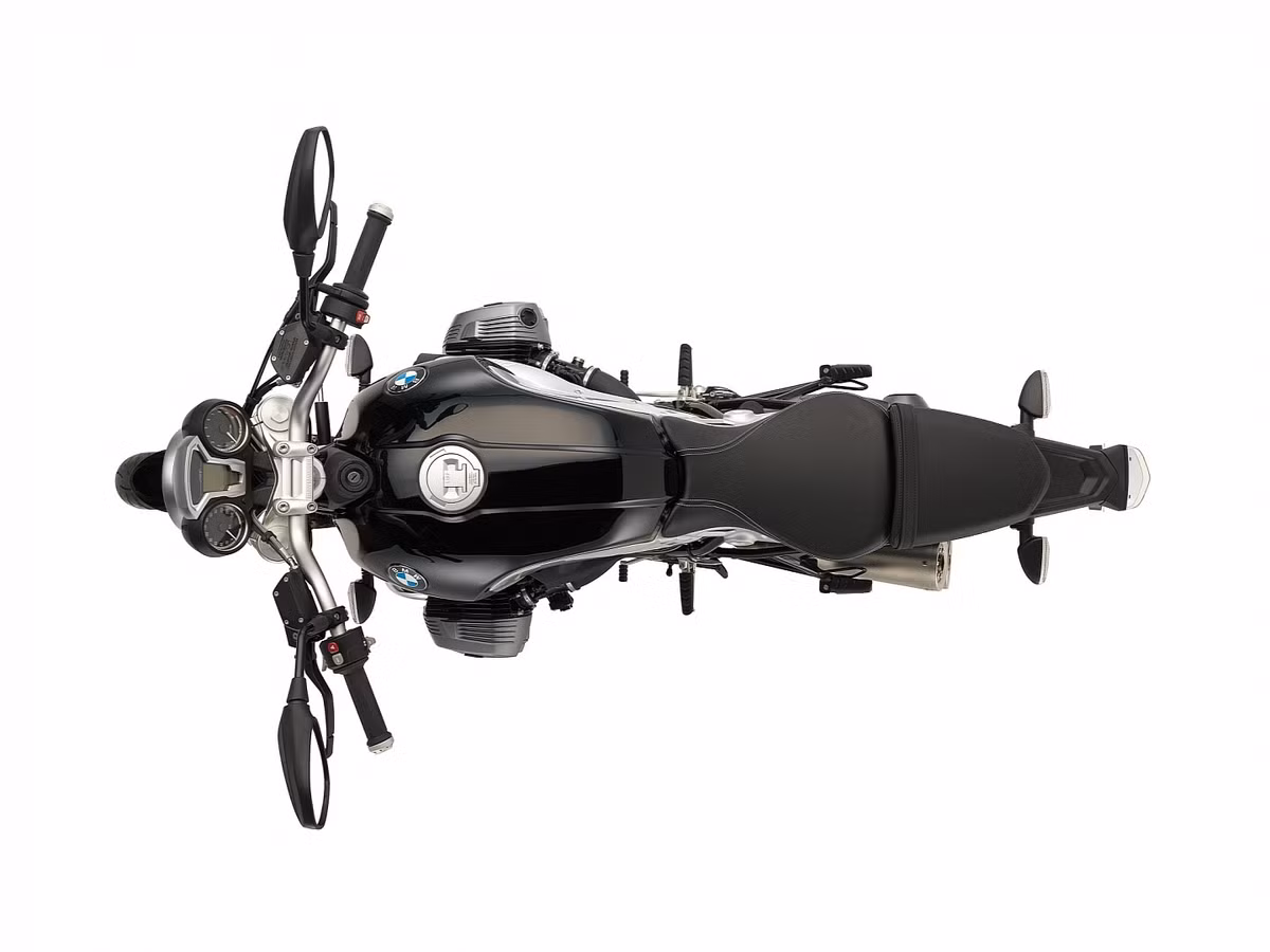 Mẫu xe này có thể biến thành một chiếc Cafe Racer nếu gắn ốp yên sau vào xe. Ngoài ra, khung phụ cũng có thể tháo rời biến chiếc xe trở thành mô tô dành cho một người.