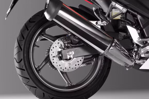 Dàn ống xả có kích thước lớn hơn và tạo ra âm thanh chất hơn trước.