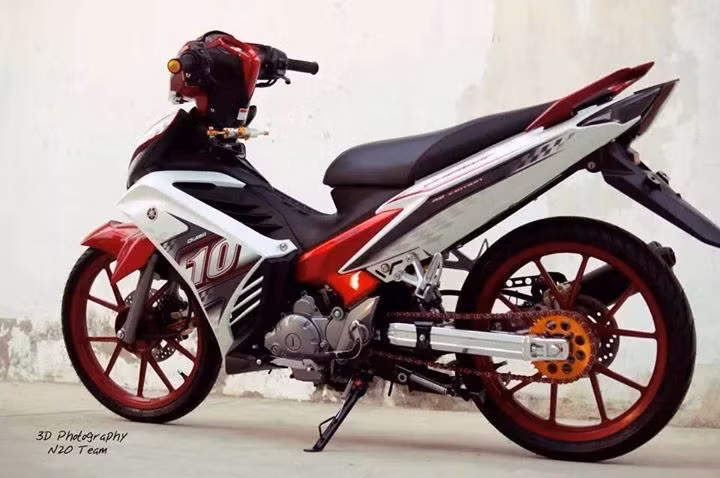 Không có gì để chê chiếc Exciter với cặp mâm Daytona và trợ lực cổ độc đáo.