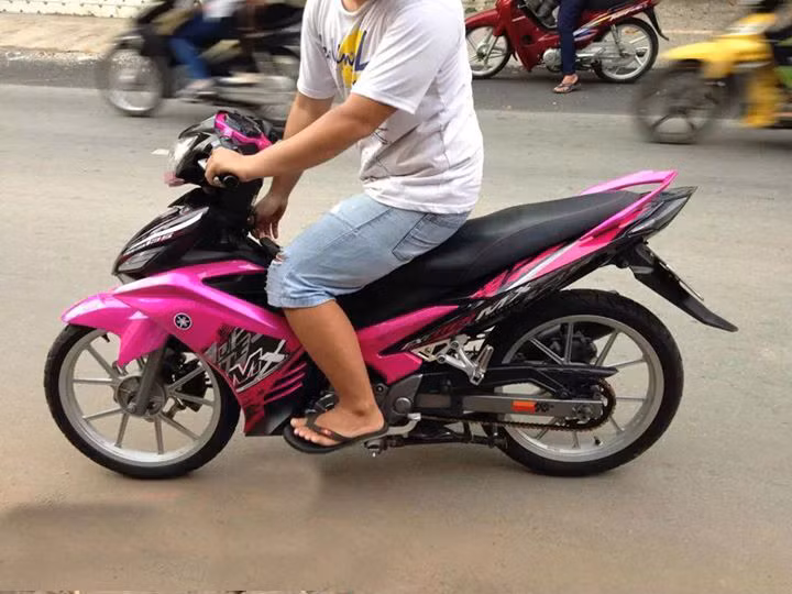 Thêm một phiên bản Exciter hồng xài mâm Daytona.