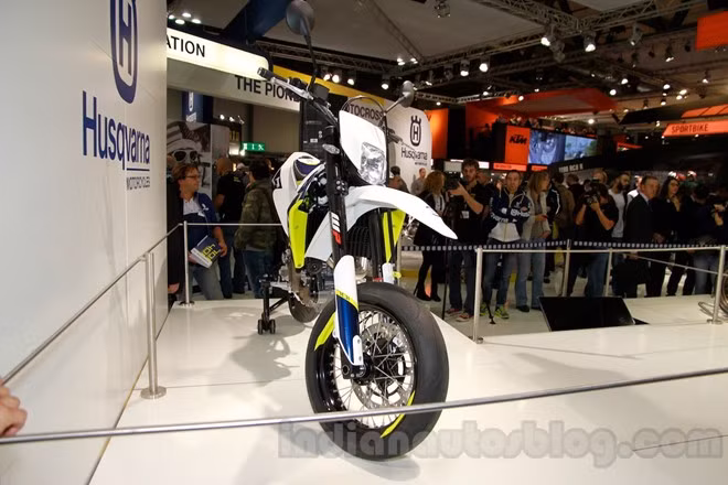 Husqvarna 701 Supermoto nhận được bình chọn của 2% khách tham quan tại triển lãm xe EICMA 2014. Mẫu cào cào của hãng xe Thụy Điển sở hữu sức mạnh 67 mã lực và có giá bán khoảng 12.500 USD.