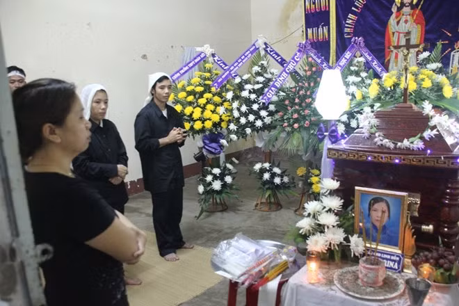 Người trong gia đình vẫn không hiểu vì sao lại có gói quà.