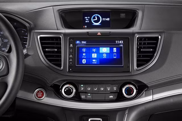 Ngoài ra, khách hàng có thể tùy chọn thêm ghế lái sưởi ấm, chỉnh điện 10 hướng, cửa hậu chỉnh điện...