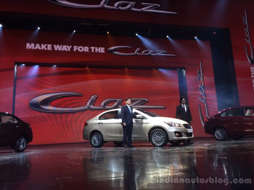 Suzuki Ciaz được xem là phiên bản sản xuất của mẫu concept mang tên Authentics, từng ra mắt tại triển lãm Thượng Hải 2013. Xe sở hữu những đường nét mượt mà và không kém phần sang trọng.