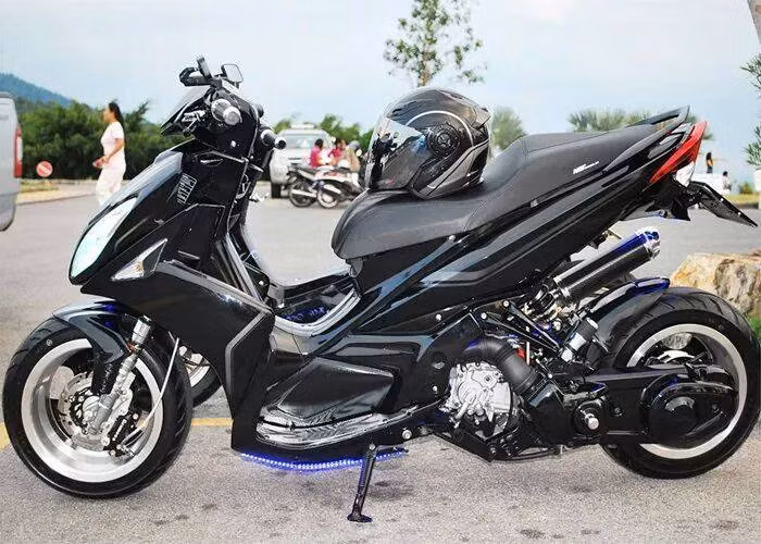 Dĩa trước được dời qua trái.