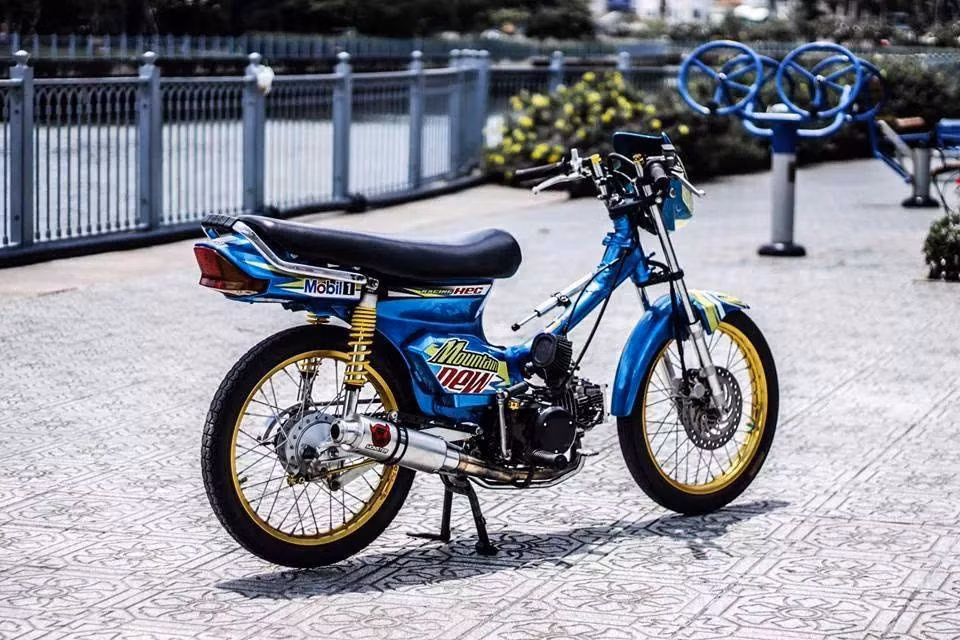 Dàn áo được chế lại trông khá "gấu", với màu sơn tươi mát cùng thương hiệu nước giải khát Mountain Dew.