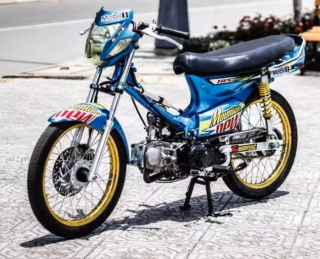 Đầu Sonic, niềng nhôm Racingboy và trợ lực giúp xe đầm hơn khi đi tốc độ chậm. Nguồn ảnh: Club Dream độ.