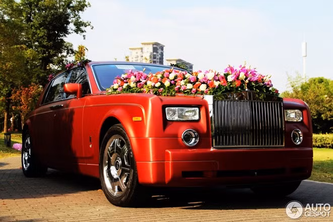 Tại Trung Quốc, mỗi chiếc Rolls-Royce Phantom có giá 990.000 USD, trong khi tại Mỹ, mẫu xe này có giá 380.000 USD.