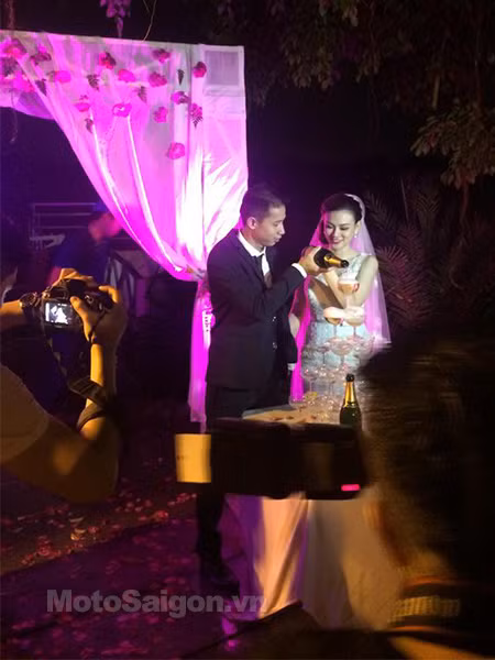 2 nhân vật chính của buổi lễ chú rể và cô dâu ca sĩ Thu Thủy.