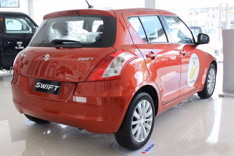 Theo Suzuki, lỗi trên mẫu xe này được xác định do lực siết bu lông gá puli bơm nước lắp trên Swift GLX không đủ lực theo tiêu chuẩn có thể bị lỏng trong quá trình sử dụng.