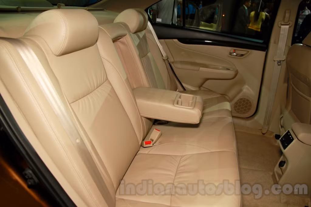 Các hàng ghế bọc da sang trọng.