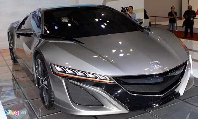 Honda NSX concept nổi bật trong gian hàng Honda Việt Nam.