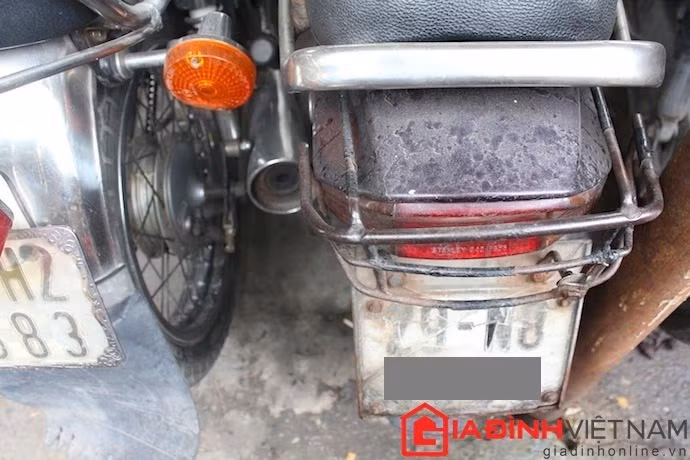 Honda Dream, "giấc mơ của người Việt" một thời nay đã xuống cấp nặng nề.