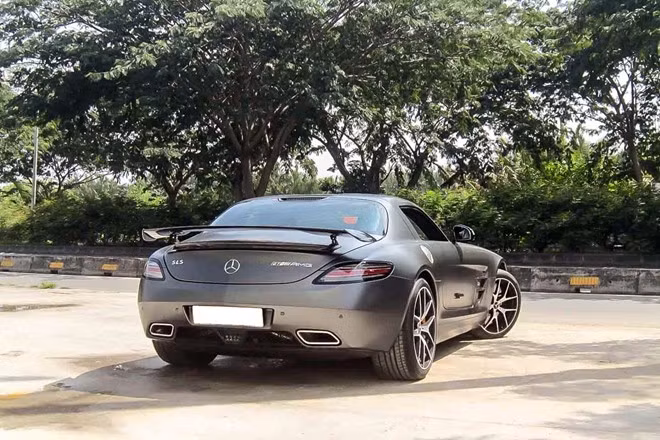 Xe được trang bị vành trước 19 inch và vành sau 20 inch được chế tạo độc quyền cho phiên bản Final Edition.