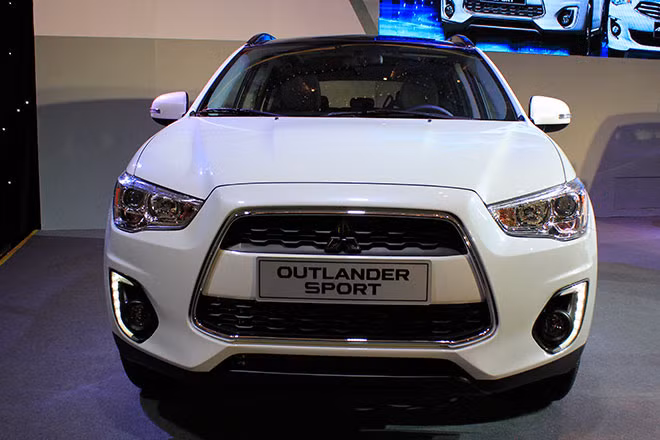 Theo thông tin từ nhà phân phối Vinastar, trước khi chính thức ra mắt, Outlander Sport đã nhận được nhiều đơn hàng trên cả nước và liên doanh này sẽ cân nhắc lắp ráp mẫu xe này tại Việt Nam. Đây là mẫu xe chiến lược của Mitsubishi và đánh dấu sự thay đổi lớn về đường hướng kinh doanh của thương hiệu này tại Việt Nam.