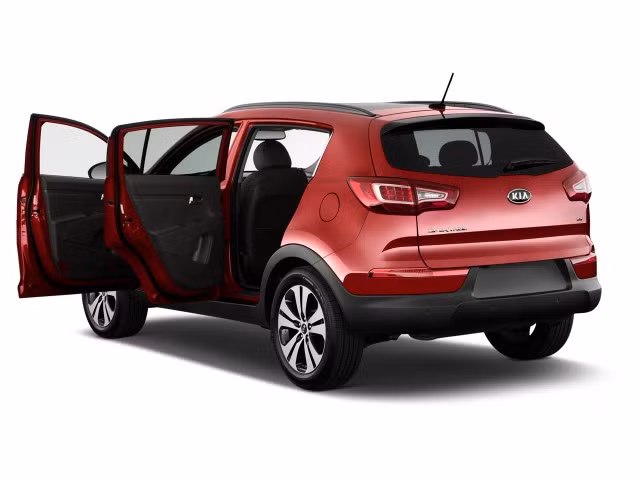 Đèn hậu phía sau dạng LED đều được thiết kế lại nhằm tạo khác biệt với mẫu cũ.