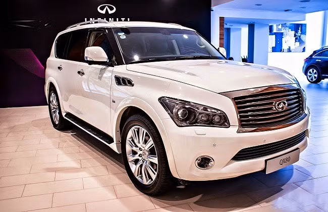Hiện tại, Infiniti đang phân phối 2 mẫu SUV hạng sang tại thị trường Việt Nam đó là QX80 và QX70 với giá bán lần lượt là 4,499 tỷ đồng và 3,099 tỷ đồng.