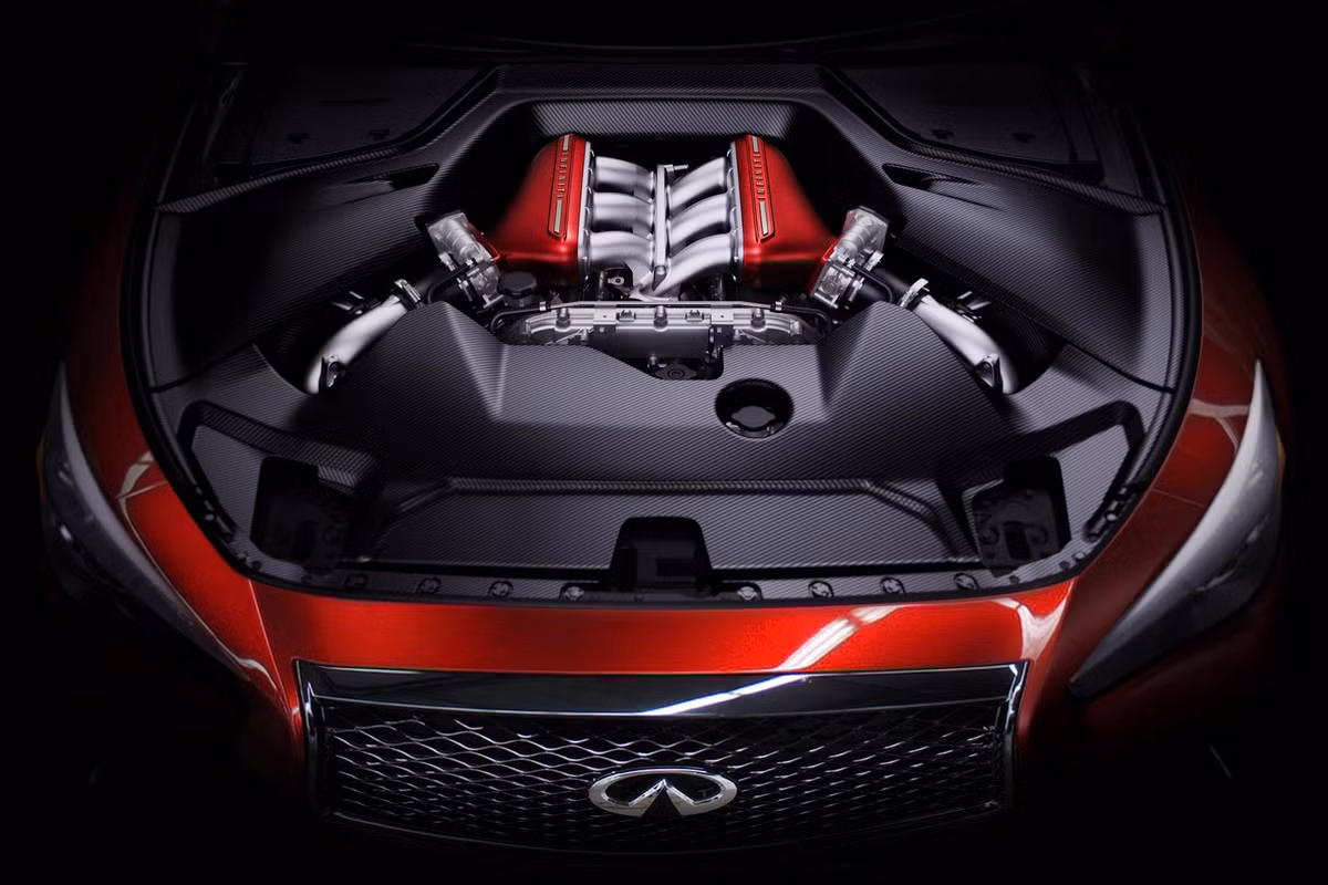 Về động cơ, Infiniti đưa ra 3 tùy chọn cho khách hàng đó là động cơ xăng 4 xi-lanh, tăng áp, dung tích 2.0 lít, cho công suất tối đa 211 mã lực và mô-men xoắn cực đại 350 Nm.