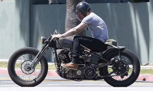 David Beckham thường xuyên chọn chiếc xế độ Super Vintage 93'' Knuckle làm bạn đồng hành trên phố.