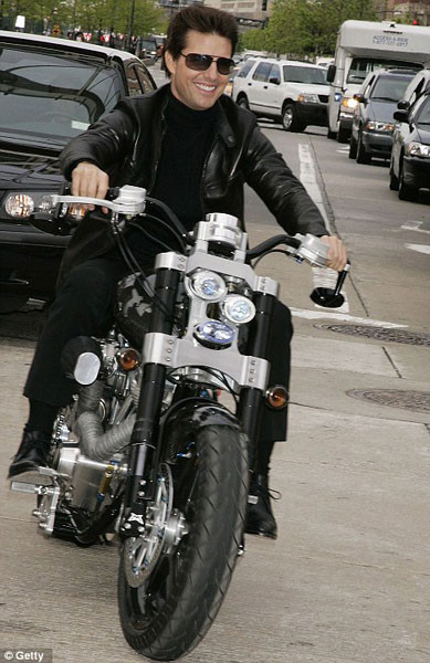 Tom Cruise cũng sở hữu một chiếc Confederate F131 Hellcat Combat như David Beckham.