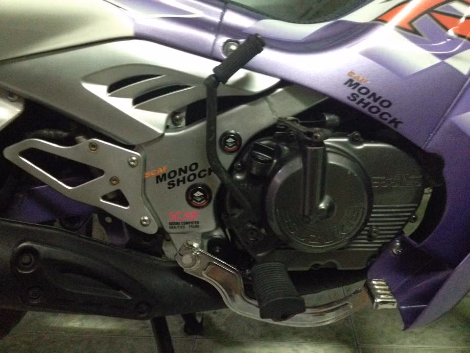 Bởi lẽ đây là dòng xe đình đám một thời của Suzuki và đem lại cho người sử dụng cảm giác êm ái khi vận hành.