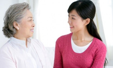 Suyt ngat: Vua cuoi xong, me chong dua cho the ATM day tien