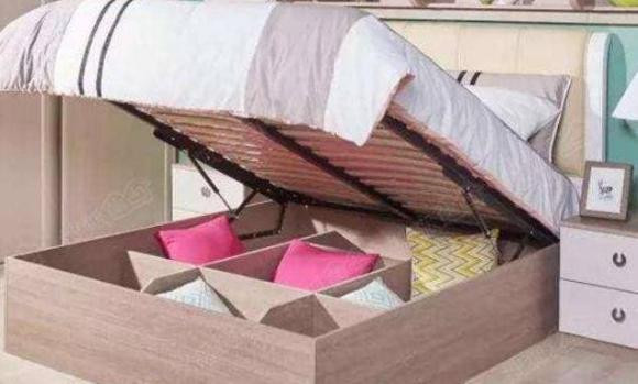 De ba thu nay duoi gam giuong, gia dinh tan gia bai san-Hinh-2