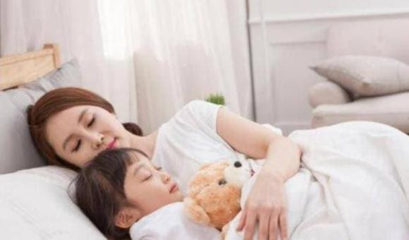 De ba thu nay duoi gam giuong, gia dinh tan gia bai san-Hinh-3