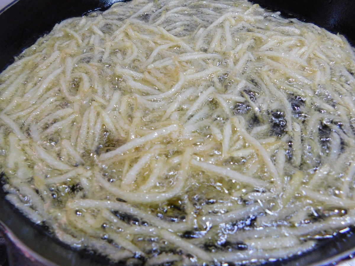 Mach ban cach lam mon khoai tay chien mam toi an cuc ngon-Hinh-5