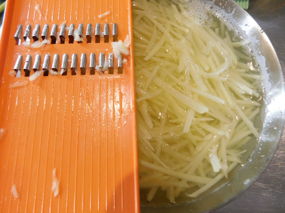 Mach ban cach lam mon khoai tay chien mam toi an cuc ngon-Hinh-3