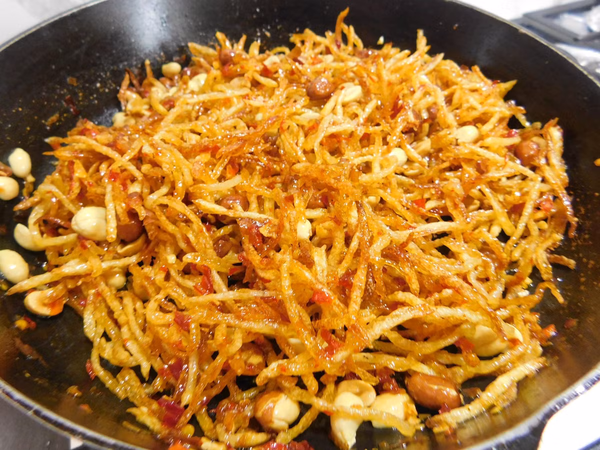 Mach ban cach lam mon khoai tay chien mam toi an cuc ngon-Hinh-8