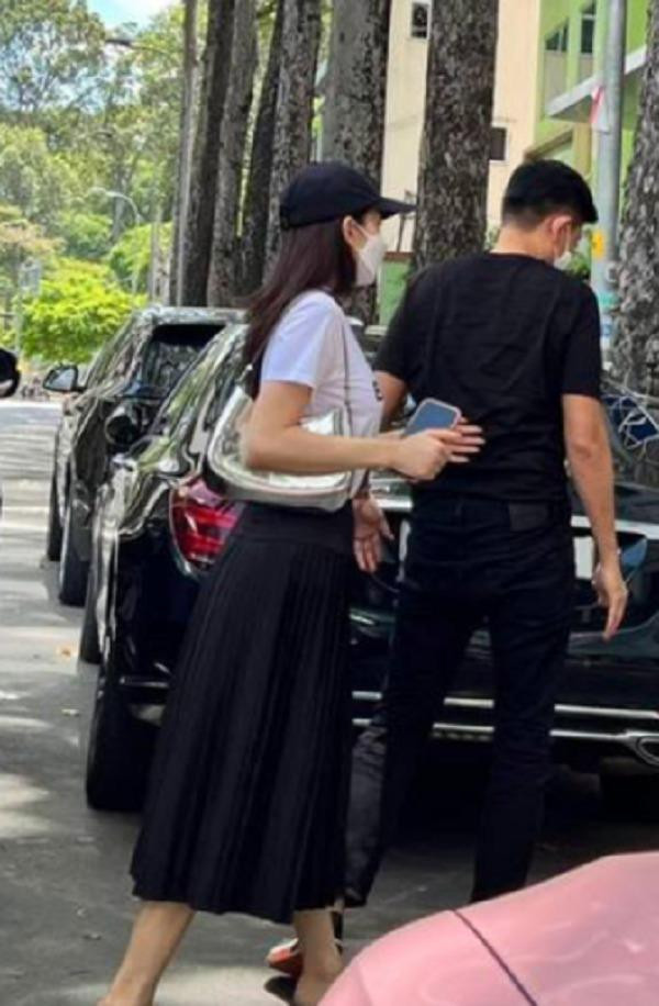 'Team qua duong' bat gap vo chong Minh Hang quan quyt khong roi-Hinh-3