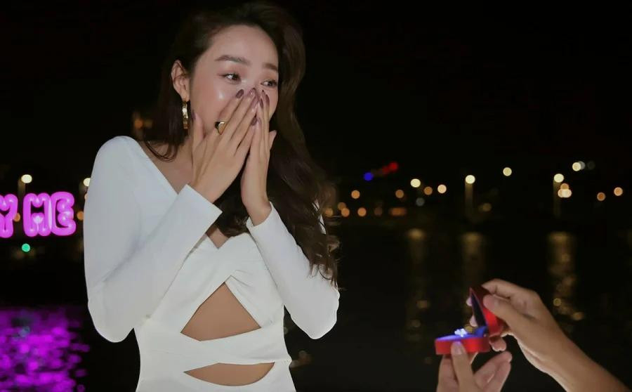 'Team qua duong' bat gap vo chong Minh Hang quan quyt khong roi-Hinh-4