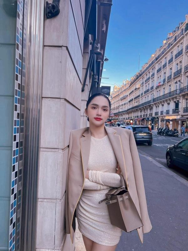 Huong Giang cam tui 600 trieu 'moi trom xoi' khien fan lo nom nop