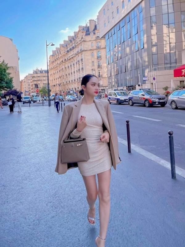 Huong Giang cam tui 600 trieu 'moi trom xoi' khien fan lo nom nop-Hinh-4