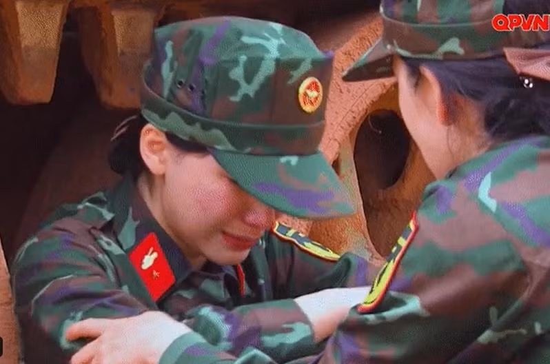 Khan gia ngay canh Hoa Minzy khoc vi nho con, nu ca si noi gi?-Hinh-4