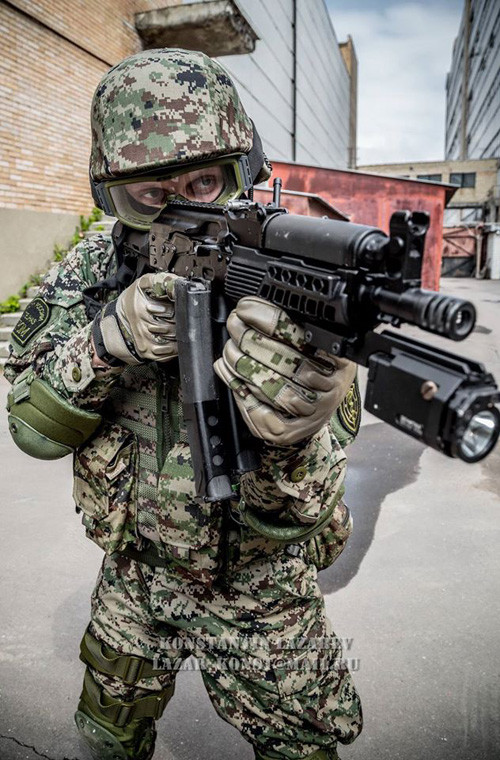 Ngoài SR-3M, các chiến sĩ đặc nhiệm FSKN còn được trang bị các khẩu súng tiểu liên Vityaz-SN được Izhmash thiết kế riêng theo yêu cầu của Bộ Nội vụ Nga, dùng để tiêu diệt sinh lực địch (kể cả địch mặc áo giáp), xe không bọc thép...