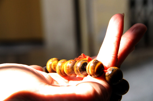 Vi sao da tu nhien khong phat sang?