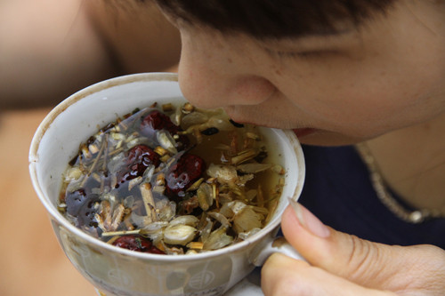 Trong y học cổ truyền có nhiều thảo dược làm trà giúp chữa bệnh.