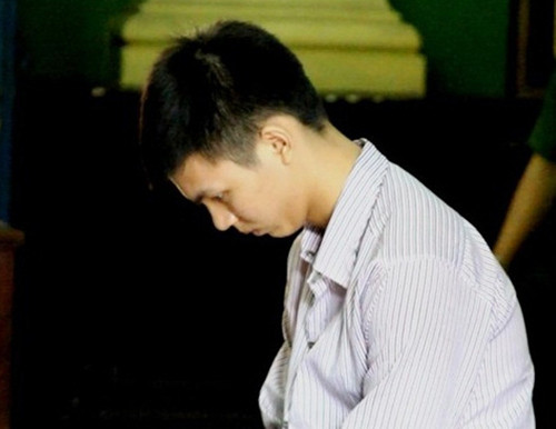 Đứa cháu ngoại mất tính người Phan Anh Tú tại tòa.