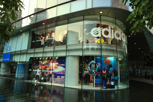 Đặc biệt, hệ thống tường kính được sử dụng để đảm bảo hiệu quả cao về công năng sử dụng theo tiêu chí “thiết kế thân thiện với môi trường, tiết kiệm năng lượng”.