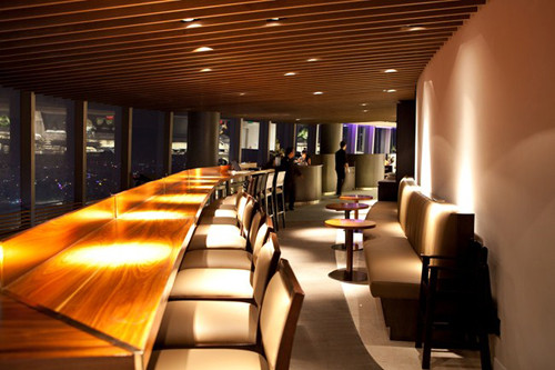 Khu văn phòng diện tích 39,000 m2 hạng A của tòa nhà Bitexco Financial Tower cùng với TTTM Icon68 đã tạo nên sự liên kết đặc biệt, hình thành một tổ hợp văn phòng – trung tâm mua sắm - giải trí độc đáo.