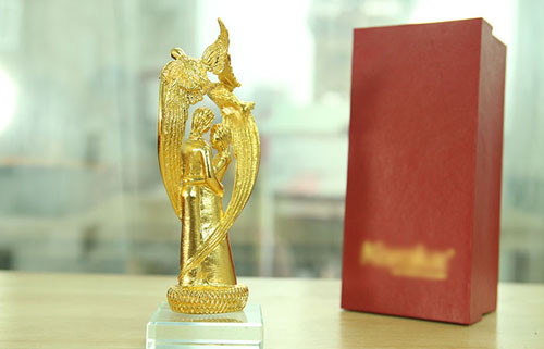 Đôi uyên ương này đang được bán với mức giá 4,5 triệu đồng.