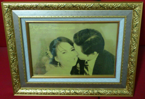 Ảnh cưới phủ vàng ròng 24k cũng là một sản phẩm kỳ công đang hút các cặp đôi trong mùa cưới năm nay.