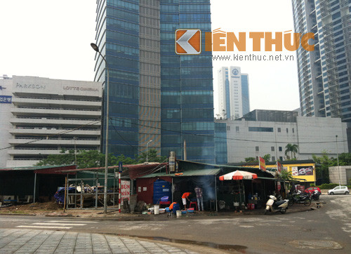 Những hình ảnh này đã ít nhiều làm xấu hình ảnh tráng lệ của tòa nhà cao nhất Việt Nam.