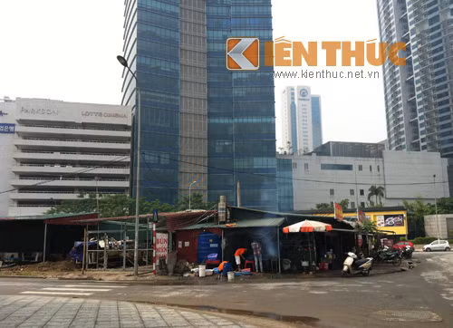 Những hình ảnh này đã ít nhiều làm xấu hình ảnh tráng lệ của tòa nhà cao nhất Việt Nam.