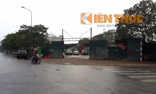 Gần đây, dư luận xôn xao về hàng chục dự án cao ốc bị "đắp chiếu" trên địa bàn phường Yên Hòa, quận Cầu Giấy (Hà Nội) bỗng trở thành các tụ điểm ăn chơi và các dịch vụ hốt bạc. Mặc dù trước đó báo chí đã có nhiều bài viết phản ánh nhưng hiện tượng này vẫn chưa bao giờ chấm dứt.