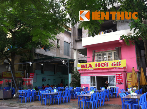 Tuy nhiên, hình ảnh thật bên ngoài của Biệt thự Hoa Hồng khiến nhiều người "sốc". Ngôi biệt thự này không đẹp như nhiều người tưởng mà thực chất nó chỉ là ngôi biệt thự chưa hoàn thiện được cho thuê để kinh doanh. Khi được hỏi, nhiều người dân xung quanh còn không biết đây là biệt thự nổi tiếng. Biệt thự có diện tích hơn 200m2, 4 tầng hướng ra Hồ Tây. Tầng 1 và sân được sử dụng làm quán bia hơi.